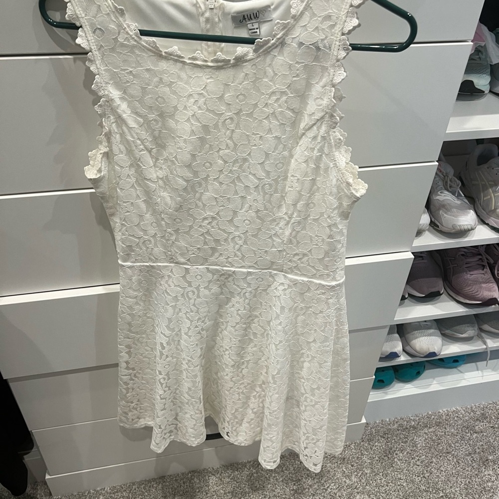 White Lace Sleeveless Dress